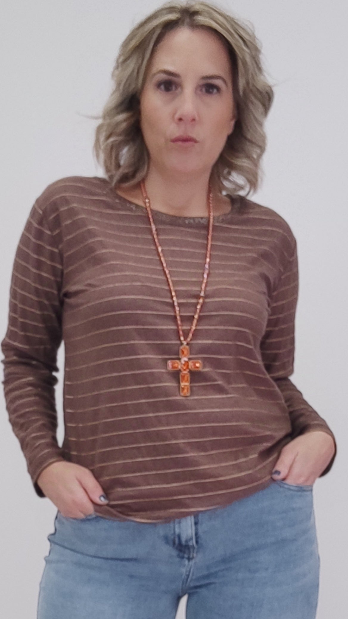 Camiseta básica rayas marrón