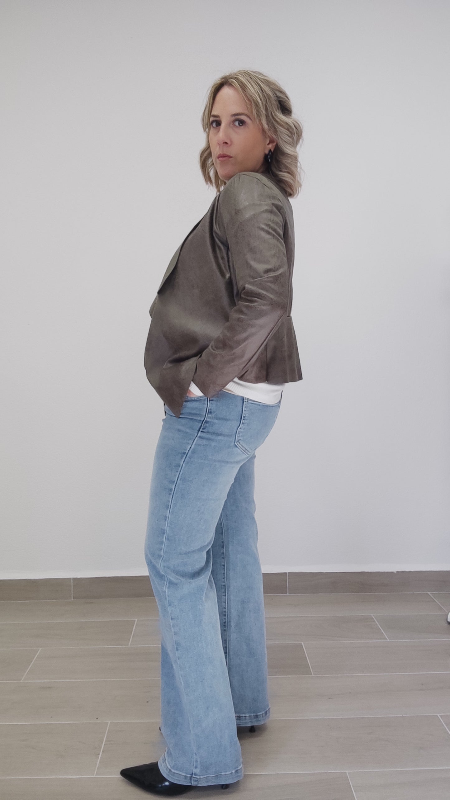Vaquero recto ligeramente acampanado