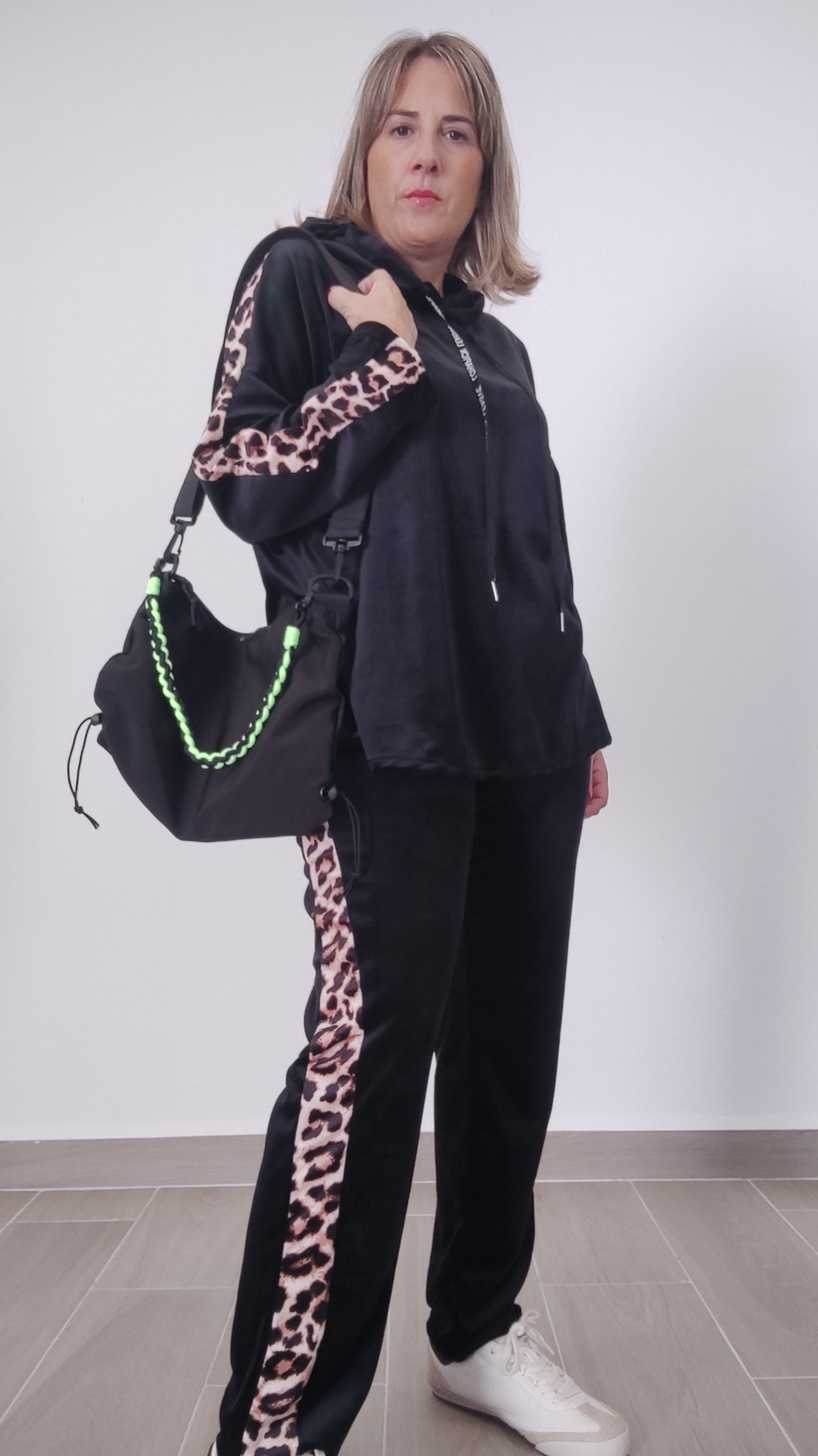 Conjunto Aterciopelado Animal Print Negro