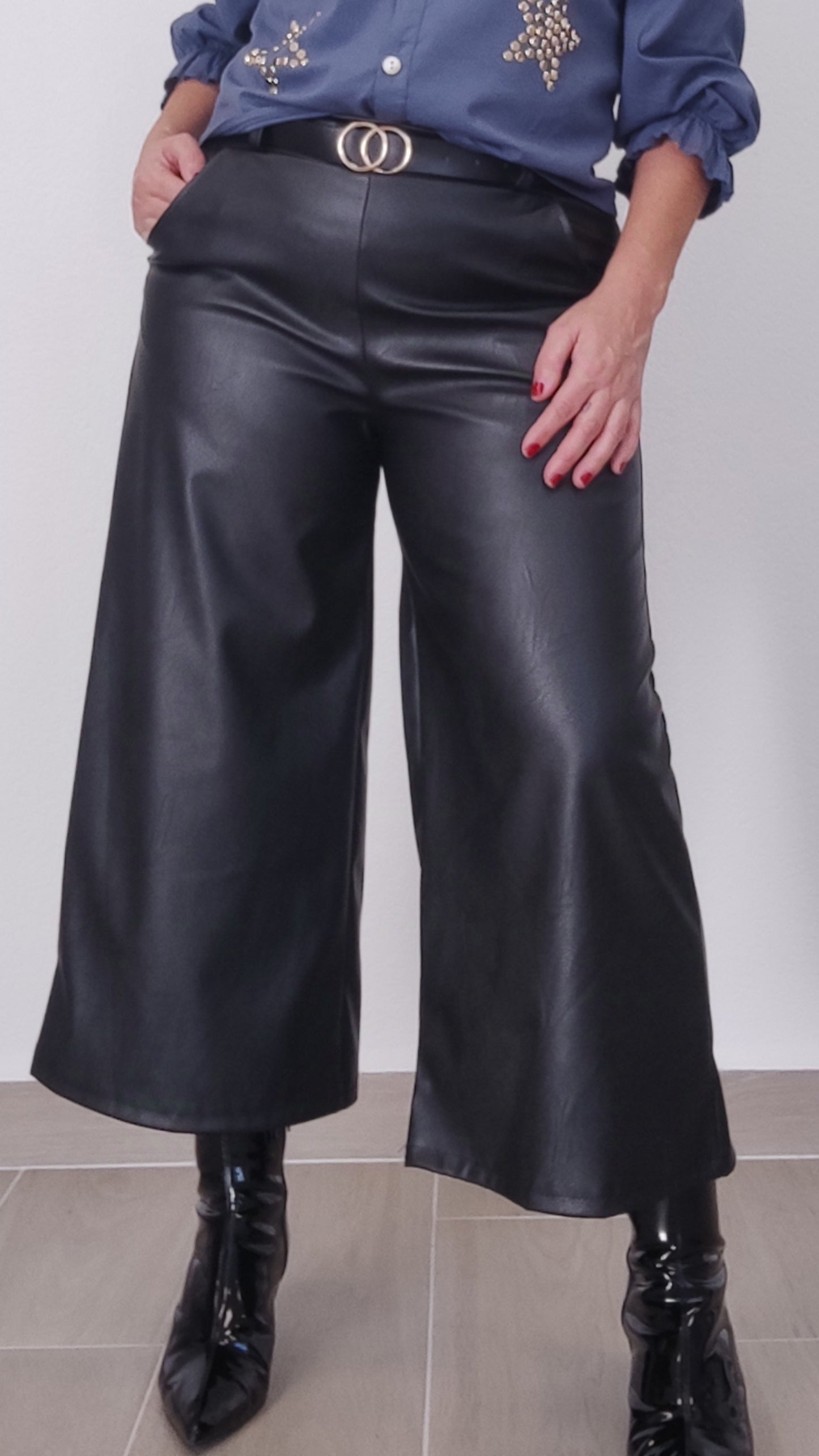 Pantalón Cuero Palazzo negro con cinturón