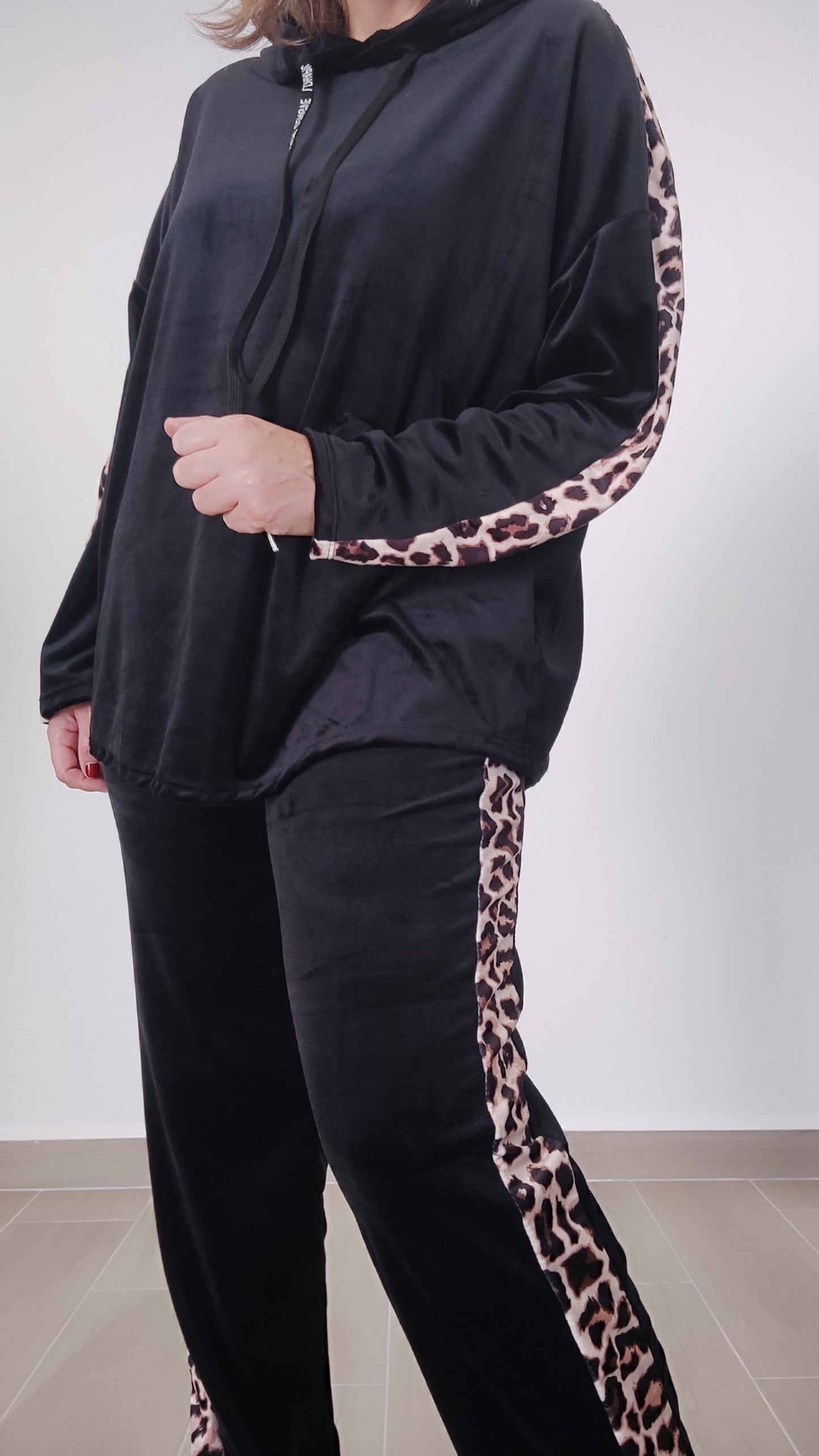 Conjunto Aterciopelado Animal Print Negro