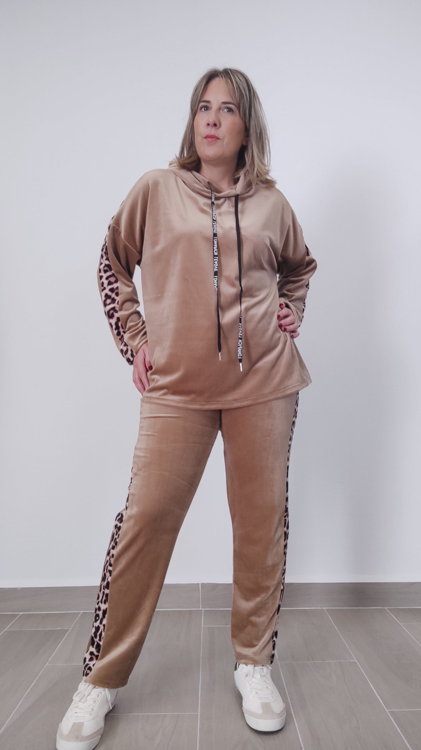 Conjunto Aterciopelado Animal Print Camel