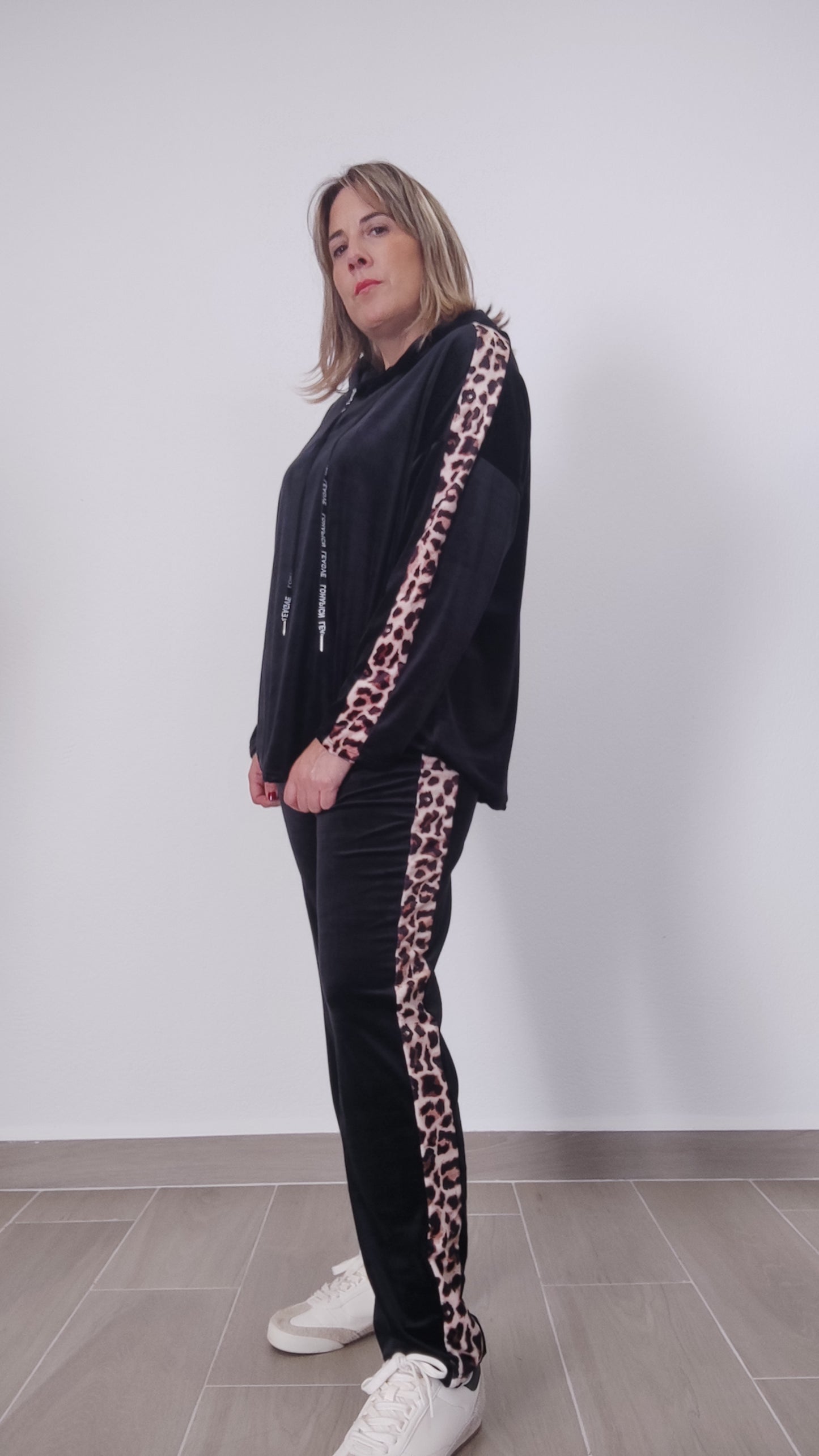 Conjunto Aterciopelado Animal Print Negro